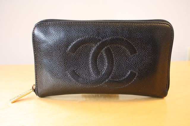 CHANEL Black Caviar Leather CC Zipper Accordion Wallet