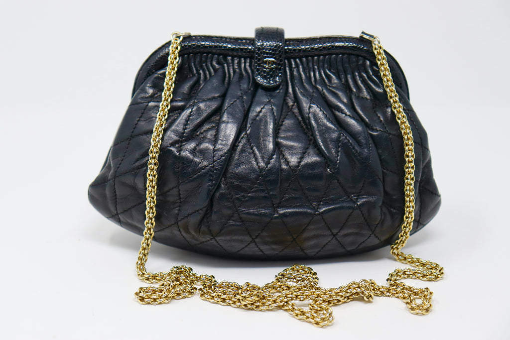 80's Vintage CHANEL wave oval U stitch black lamb leather classic 2.55 flap  bag