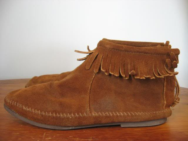 Vintage 70's Brown Suede Moccasin Shoes with Lots of Fringe, sz 8.5