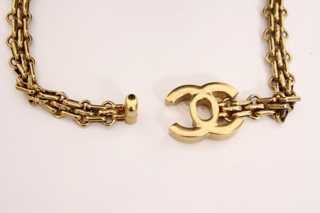 Chanel Goldtone Turnlock Necklace - VeryVintage – Very Vintage