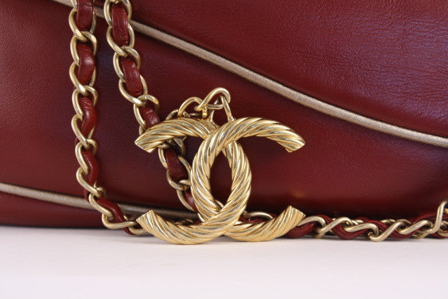 Vintage CHANEL red and gold color CC marks, rose, wheat, and chain pat –  eNdApPi ***where you can find your favorite designer  vintages..authentic, affordable, and lovable.