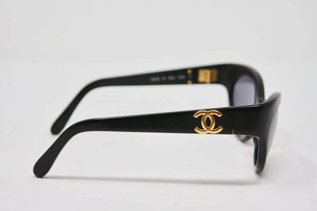 Iconic Vintage 1993 CHANEL Black Sunglasses at Rice and Beans Vintage